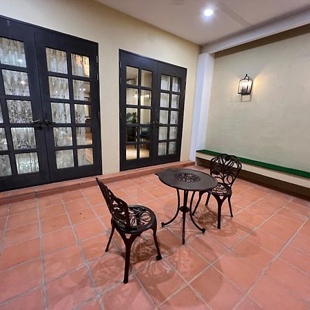 Botanica Mansion Bed and Breakfast Balik Pulau Buitenkant foto