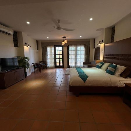 Botanica Mansion Bed and Breakfast Balik Pulau Buitenkant foto