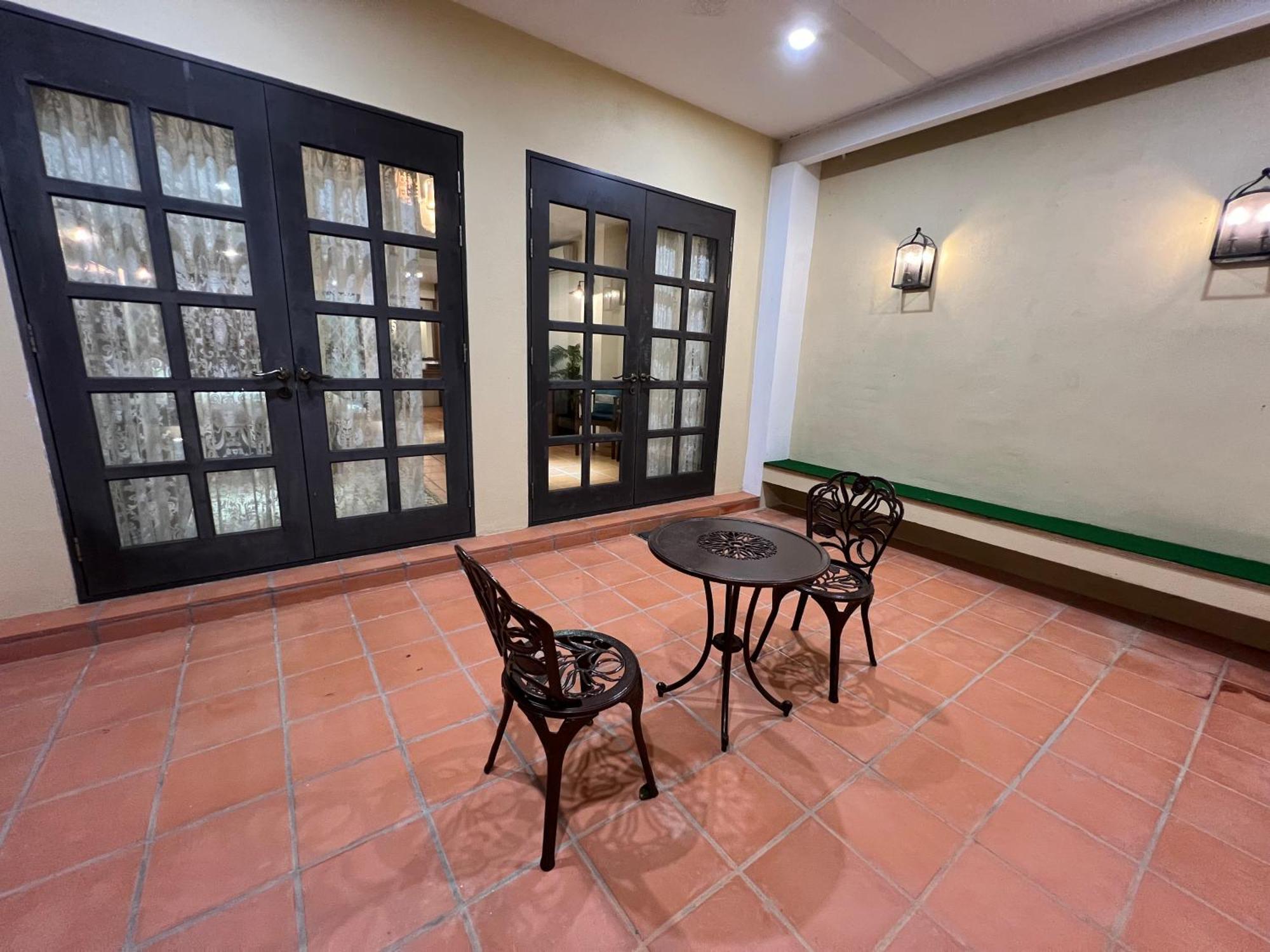 Botanica Mansion Bed and Breakfast Balik Pulau Buitenkant foto