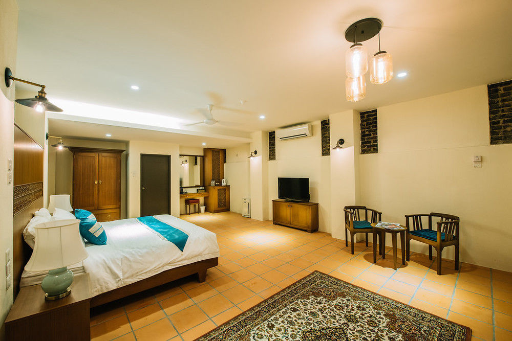 Botanica Mansion Bed and Breakfast Balik Pulau Buitenkant foto