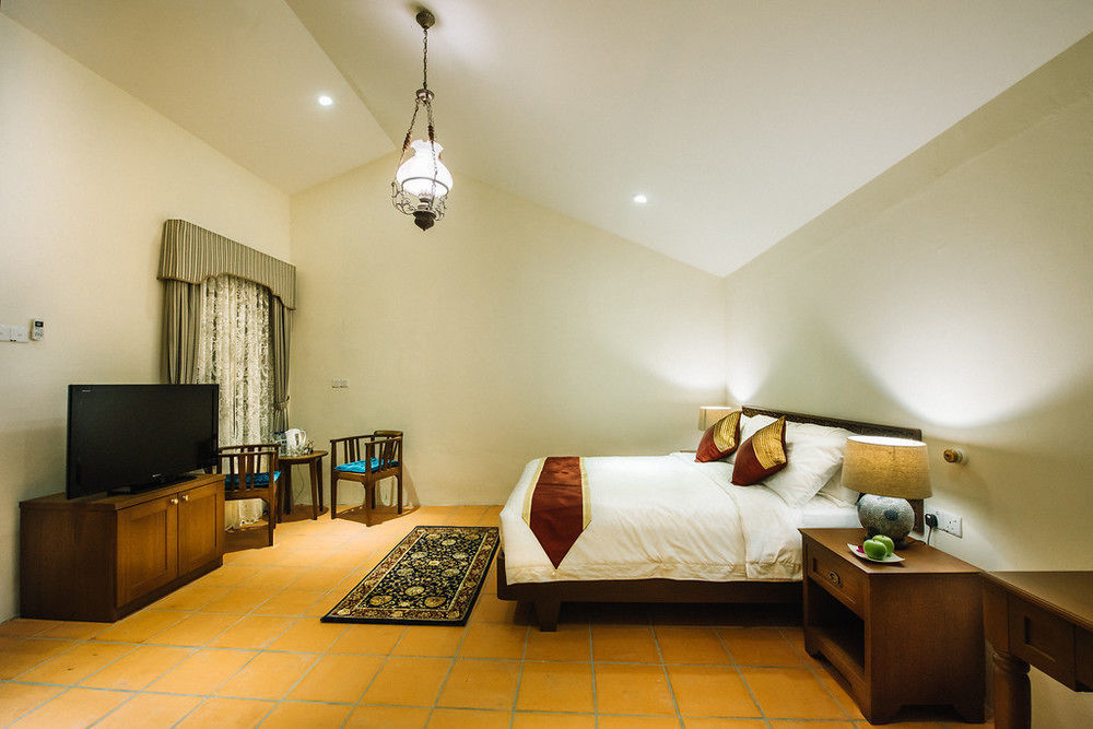 Botanica Mansion Bed and Breakfast Balik Pulau Buitenkant foto