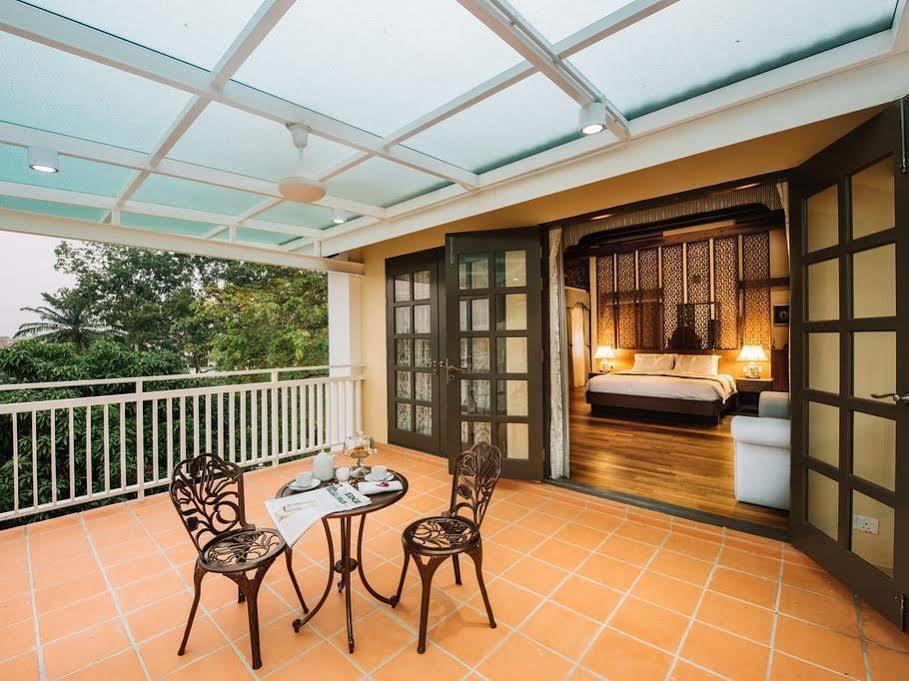 Botanica Mansion Bed and Breakfast Balik Pulau Buitenkant foto