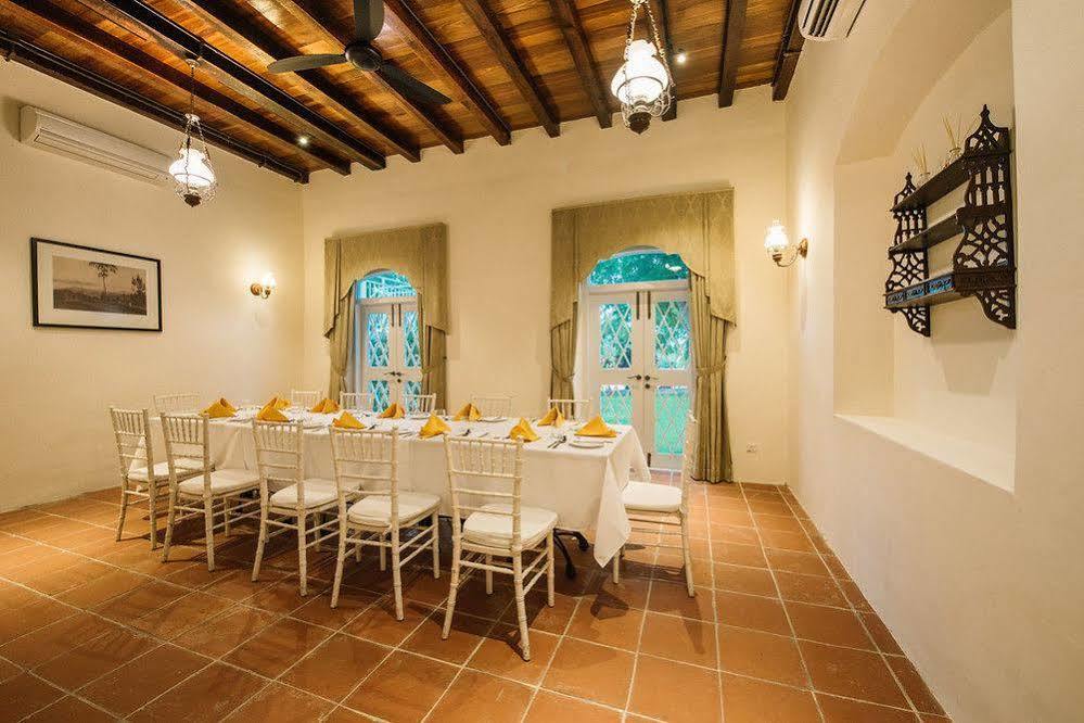 Botanica Mansion Bed and Breakfast Balik Pulau Buitenkant foto