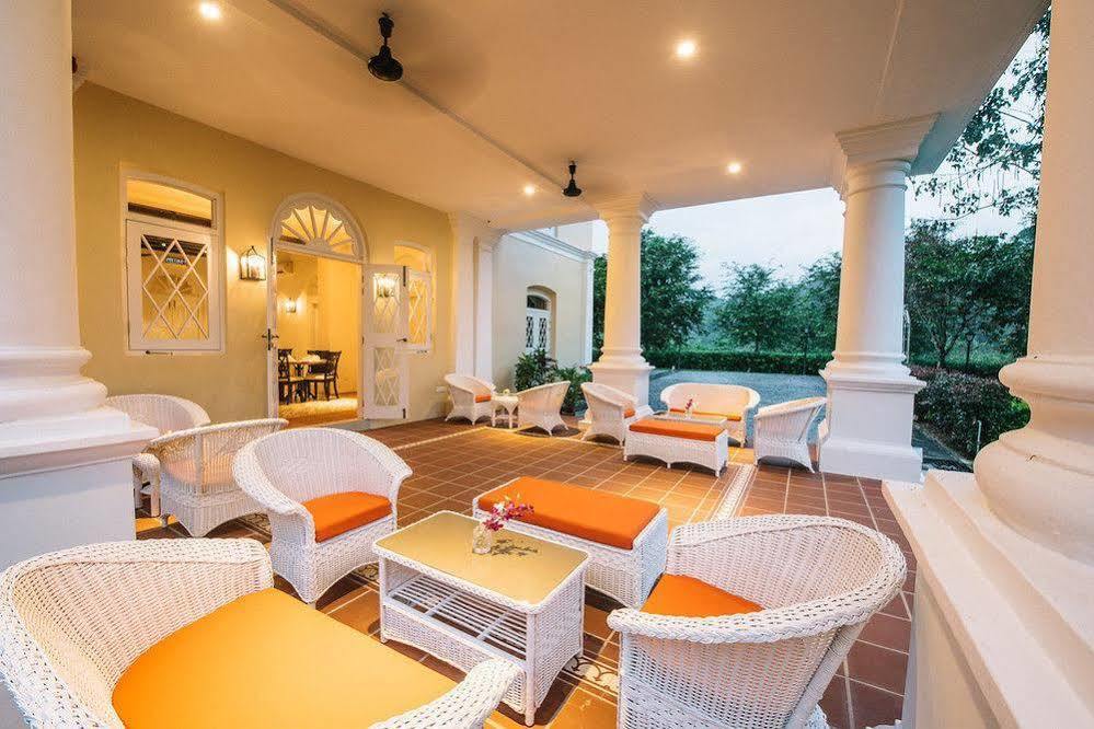 Botanica Mansion Bed and Breakfast Balik Pulau Buitenkant foto
