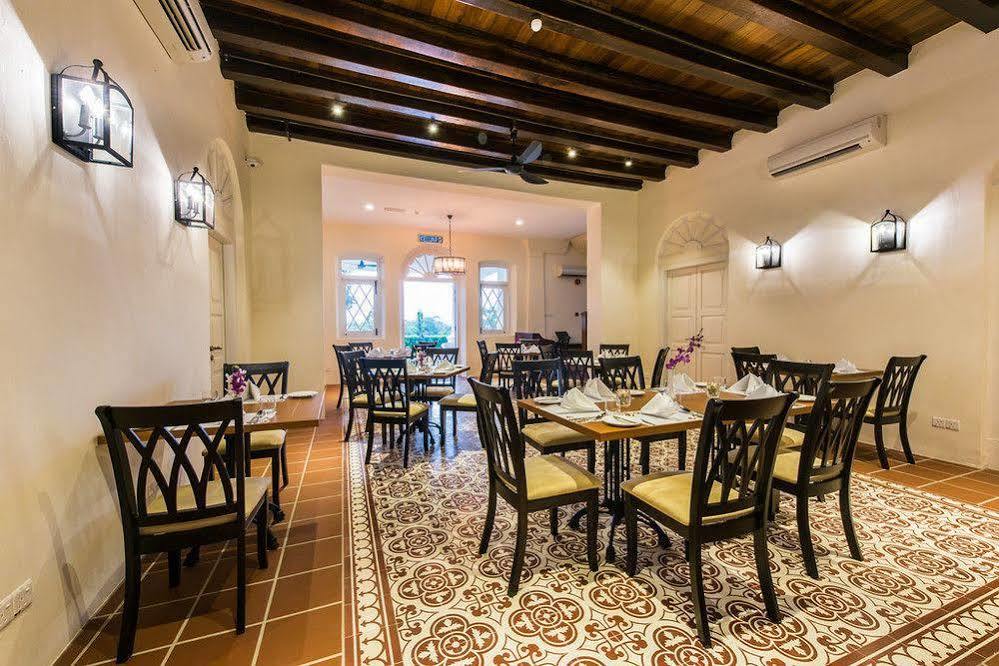 Botanica Mansion Bed and Breakfast Balik Pulau Buitenkant foto